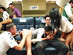 Asa Akira, Cindy Starfall, Kaylani Lei und London Keyes mit Orgie im Flugzeug