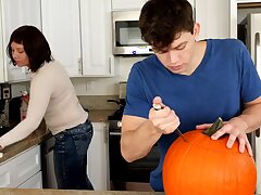 Bratty Sis - Bruder Fucks Schwester rechts neben Mama! S3:E11