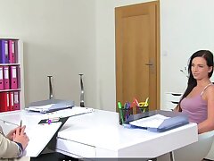 FemaleAgent. MILF-Bänder an ihren Plastik Schwanz, geiler Fick first time lesbian