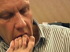 Old Man leckt Zehen und Ficken Junges Löcher