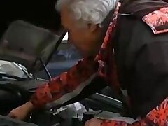 Kim hat den Reparatur-Mann mit ihrer engen Teen Arschloch zu zahlen