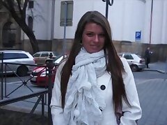 Schöne big-Tit brunette Babe in der Öffentlichkeit vor der Arbeit gefickt