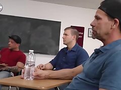 Chanell Herz erfreut sich Gruppen-Sex mit weißen Jungs