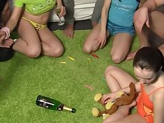 Russische Studenten Genießen Sehr Eine Geile Orgie Wenn Sie Besoffen Sind Russische Studenten Genießen Sehr Eine Geile Orgie Wenn Sie Besoffen Sind