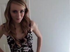 Mofos-Skinny lil teen Ava Hardy saugt Schwanz