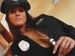 Pure Pov Kara cop cutie ist verhaften, wenn sie meinen Schwanz bekommt. Kate ist eine schöne Brünette Babe mit langen Beinen und einem natürlichen Satz von großen Brüsten Sie legte auf die Polizist Intrinse ich reichte ihr und ich war sofort süchtig Diese