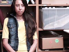 Der Verdächtige hielt sich an den LP-Offizier und durfte einen Anruf erhalten. Verdächtige Mutter kam und traf sich mit LP-Offizier. Der Verdächtige hielt sich an den LP-Offizier und durfte einen Anruf erhalten. Verdächtige Mutter kam und traf sich mit LP