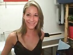 blonde Milf ist spät mit Miete