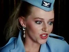 Stewardess wird genagelt