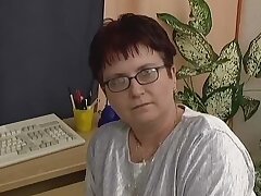 Chubby Mature und ihr Dildo