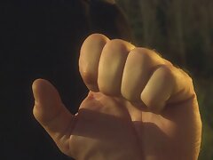 Romantische Dude gibt seine Mädchen hardcore ficken auf seinem Boot auf dem Fluss