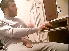 Türkei-Türkische Guy Arda Unterwäsche masturbiert