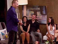 Jede Menge geile Swinger in der neuen show. Es ist eine ziemlich große Gruppe von Swinger nun in SWRaw alle bereit für tolle events und viel sex mit neuen Partnern alles in einem Raum