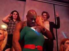 Sexy Cuties bekommen ganz heftig und unbekleidet auf hardcore Party. Völlig verrückte Mumfords Mädchen zeigen natürliche Bigtits auf hardcore Party und bekommen stieß zufällig Fellows