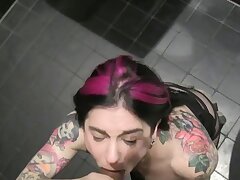 Pornostar goth saugt pov. Pornostar goth saugt Hahn im öffentlichen Bad pov Stil