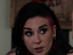 Tätowierte Babe und Goth Swap Sperma. Tätowierte babe und goth swap Sperma in hardcore interracial drei-Wege