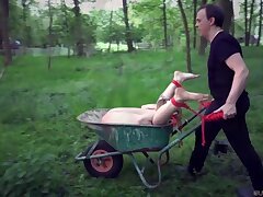 Slave teen Strafe und hardcore bondage bdsm. Sklave wird bestraft in einem hardcore bdsm porno video wird spanked und schlug taped über Ihren Mund und erträgt Schmerzen Vorlage für Ihre bdsm master