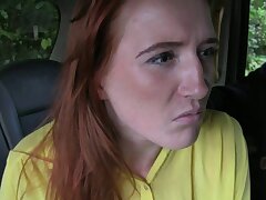 Amateur eurobabe rasierte Muschi schlug hart. Amateur eurobabe rasierte Muschi schlug hart von Taxifahrer