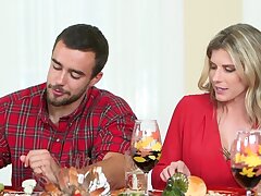 Heiße Mama mag Sex nach dem Abendessen - Sydney cole