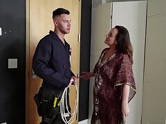 Daisy gets nailed by a cable guy while mom is in other room - seth gamble,daisy stone