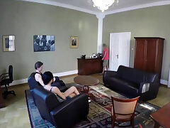 HUNT4K. Chick gana dinero para joyas gracias al sexo