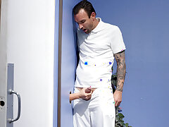 Kristina Shannon gibt Der Alex-Legende Handjob durch das Gloryhole - Kristina Shannon